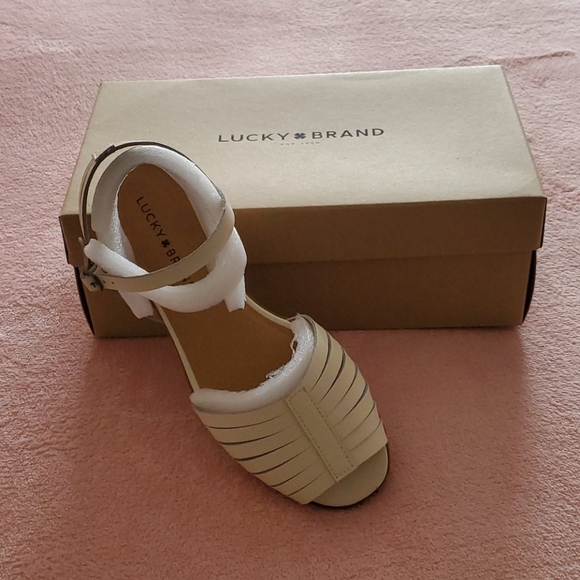 Sandals - Picture 4 of 9